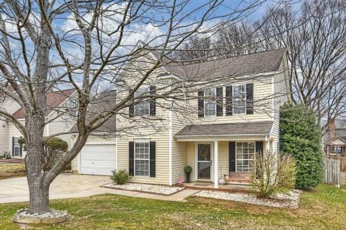 Charlotte House | Charlotte 4BR Cozy Retreat