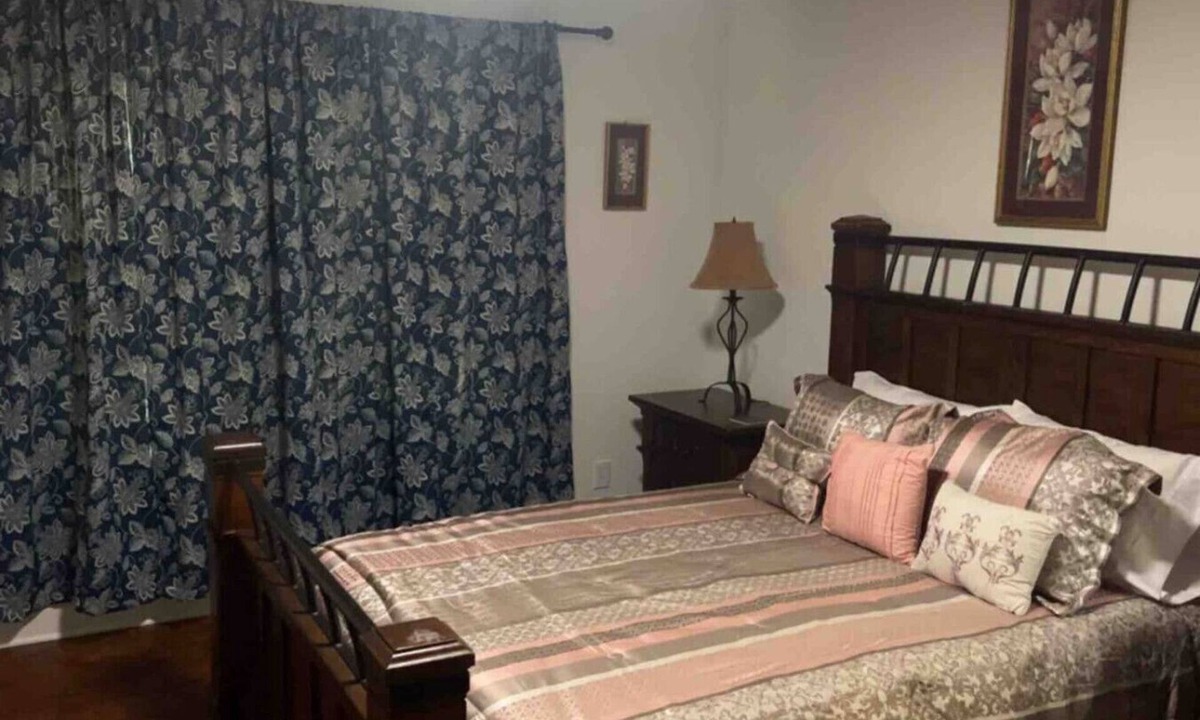 Charlotte House | Charlotte Comfort Home, near uptown and Airport