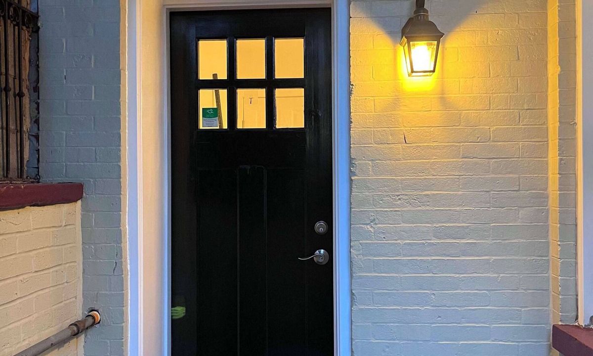 North Capitol Street Apartment | Charming 1-bedroom basement apartment in Washington DC with AC, WiFi