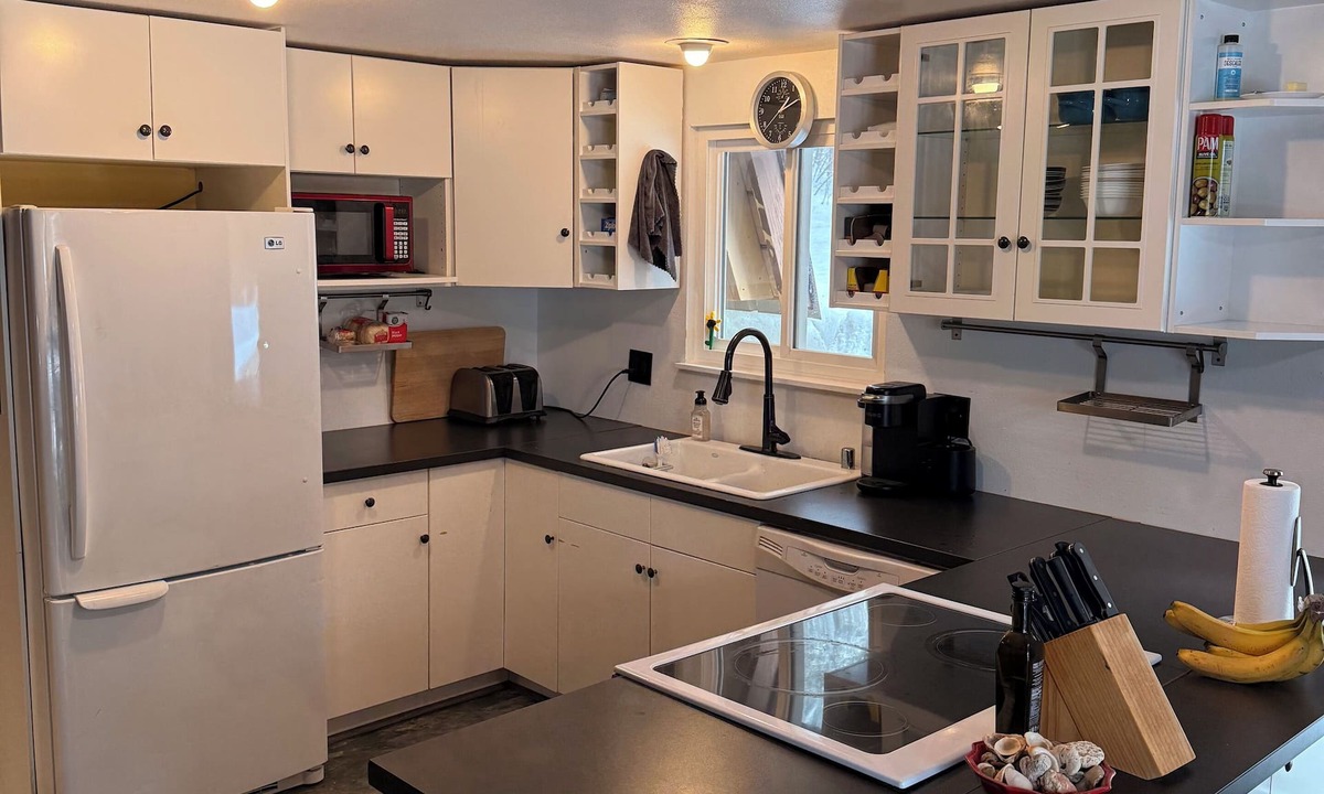 Thayne Cabin | Charming 2-bedroom cabin, bordering forest WiFi and Hot Tub in Star Valley Ranch