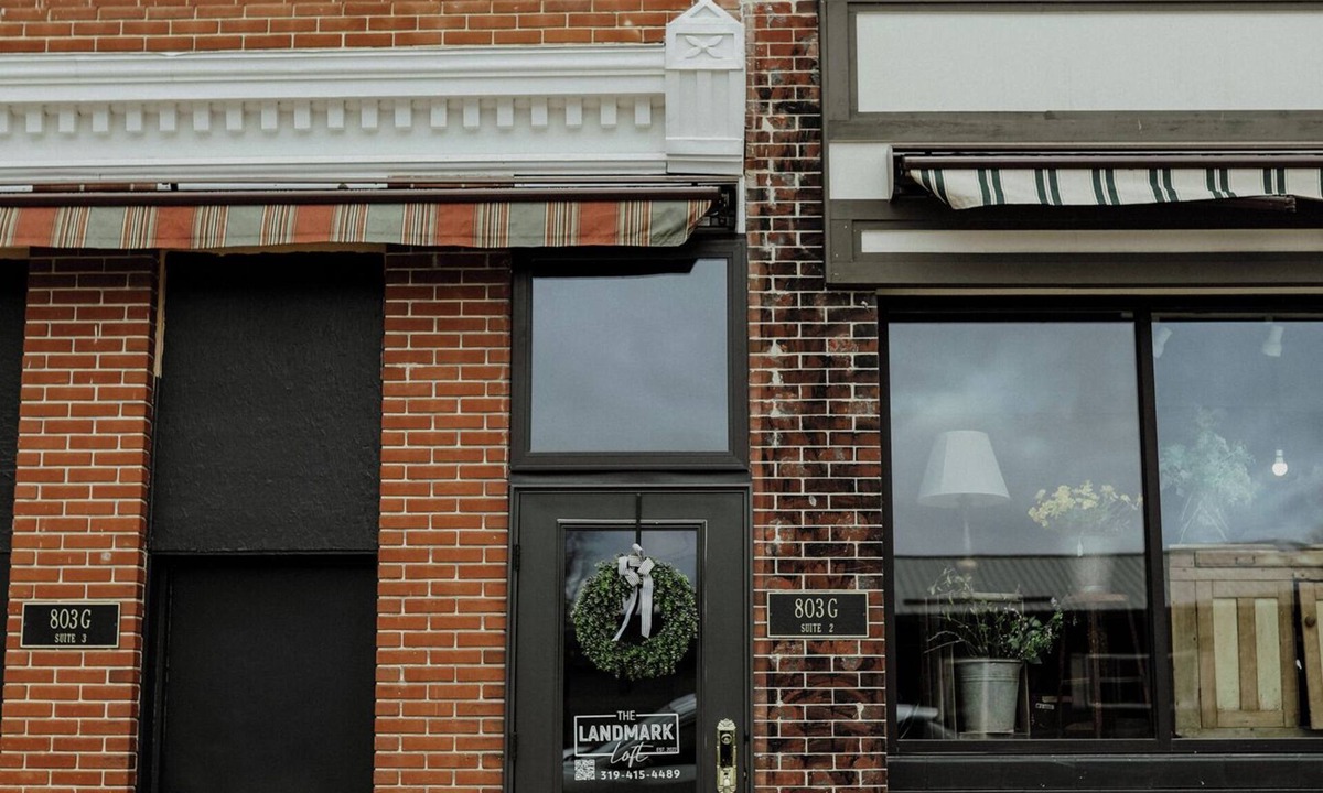 Grundy Center Apartment | Charming 2-bedroom apartment in awesome Downtown Grundy Center