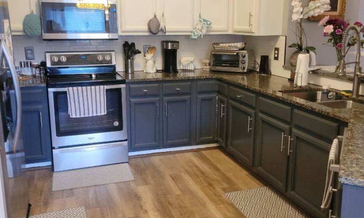 Greensboro House | Charming 2-bedroom house with office in Greensboro NC