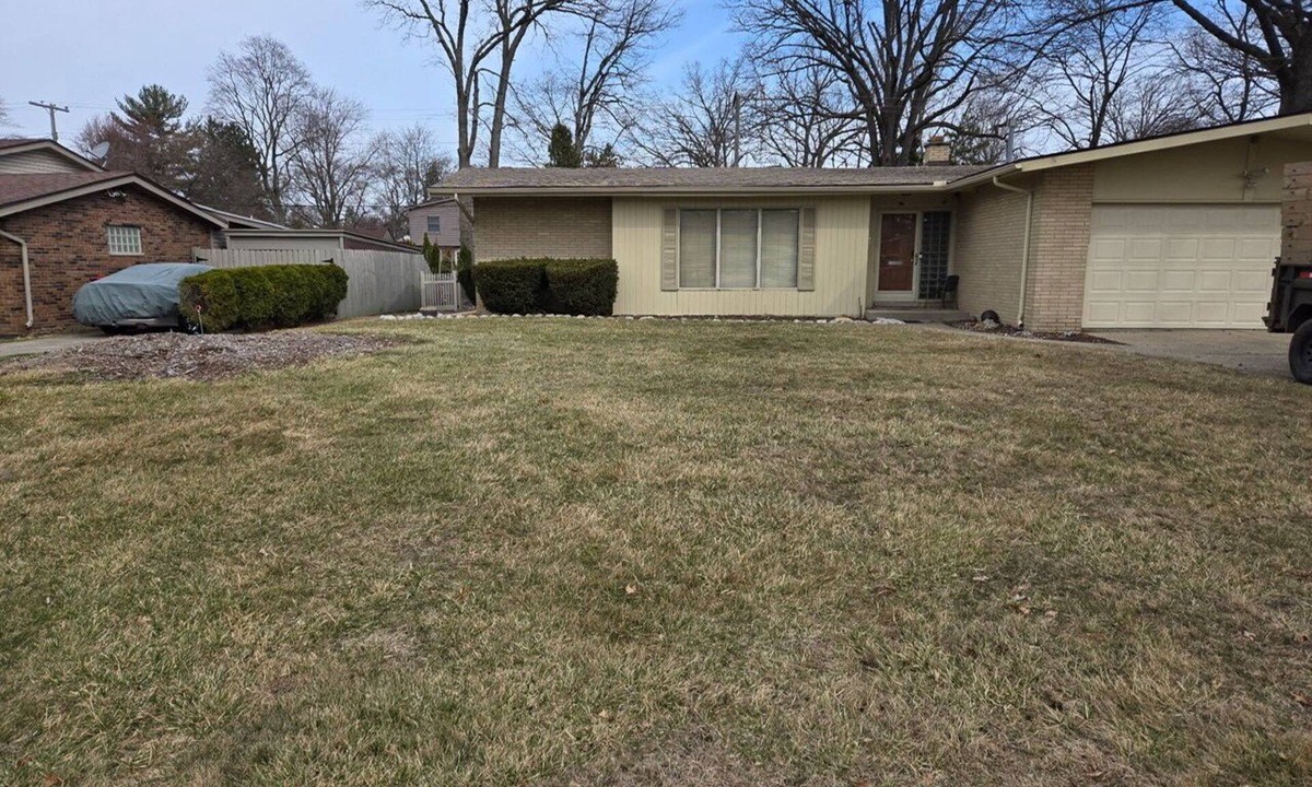 Southfield House | Charming 2-bedroom house with AC, WiFi in wonderful Southfield2 car