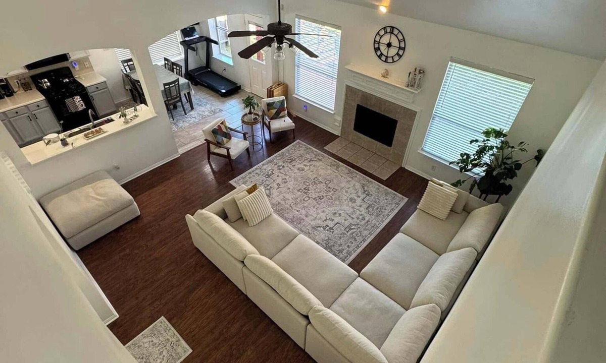 Barker House | Charming 2-Bedroom Suite + Spacious Game Room in Shared Home
