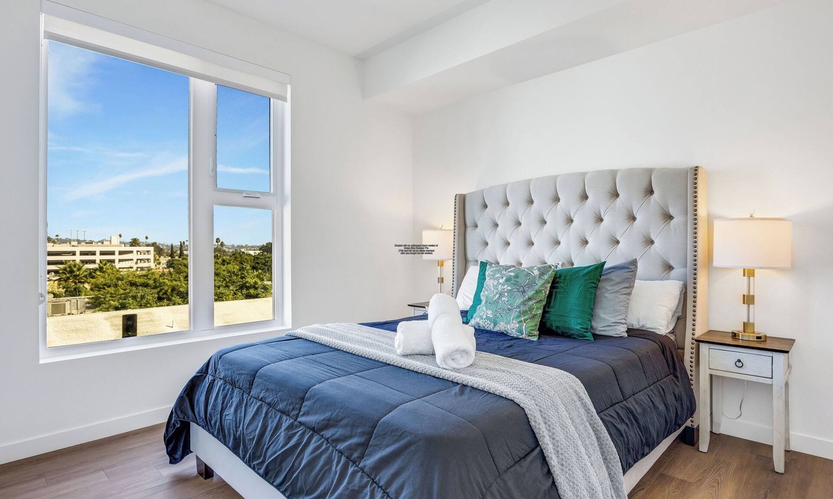 Little Armenia Hotel | Charming 2-bedroom in Hollywood with Hollywood Sign View