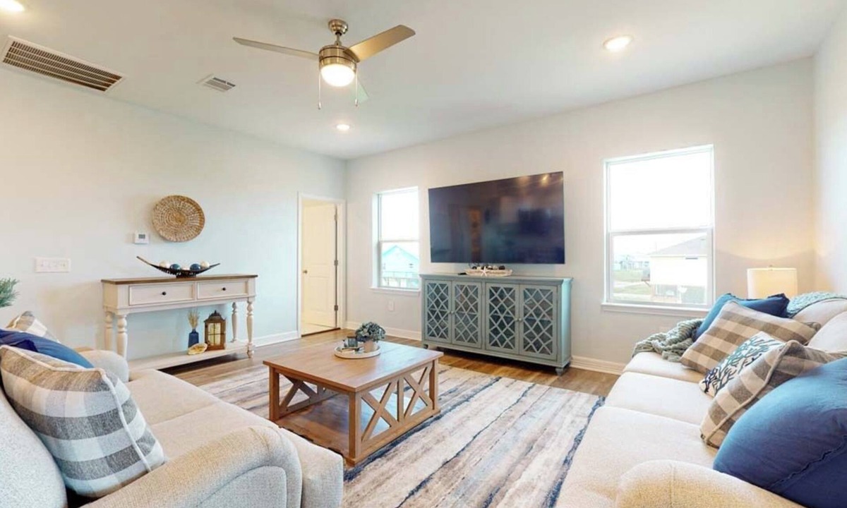 Crystal Beach Cabin | Charming 3-bedroom cabin near the beach with AC in Pleasant Bolivar Peninsula