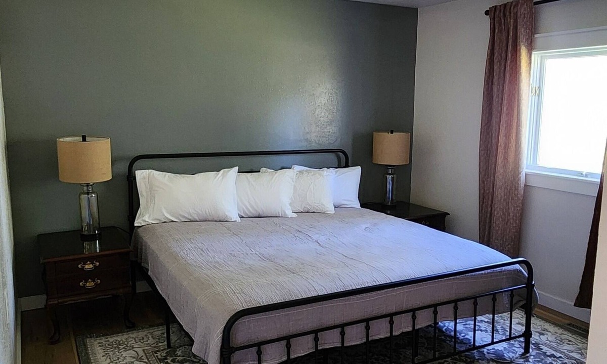Fessenden House | Charming 3-bedroom house in lovely Fessenden with WiFi, AC