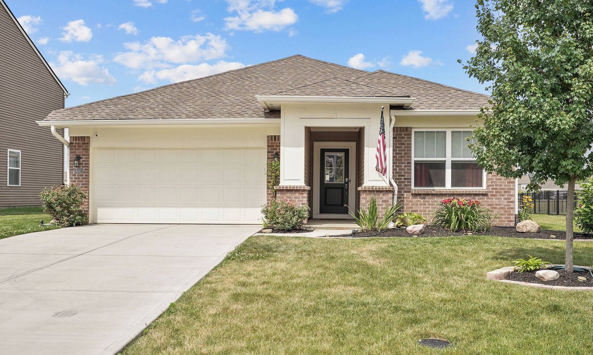 Maxwell House | Charming 3-bedroom house w/King bed in Pendleton with WiFi and AC