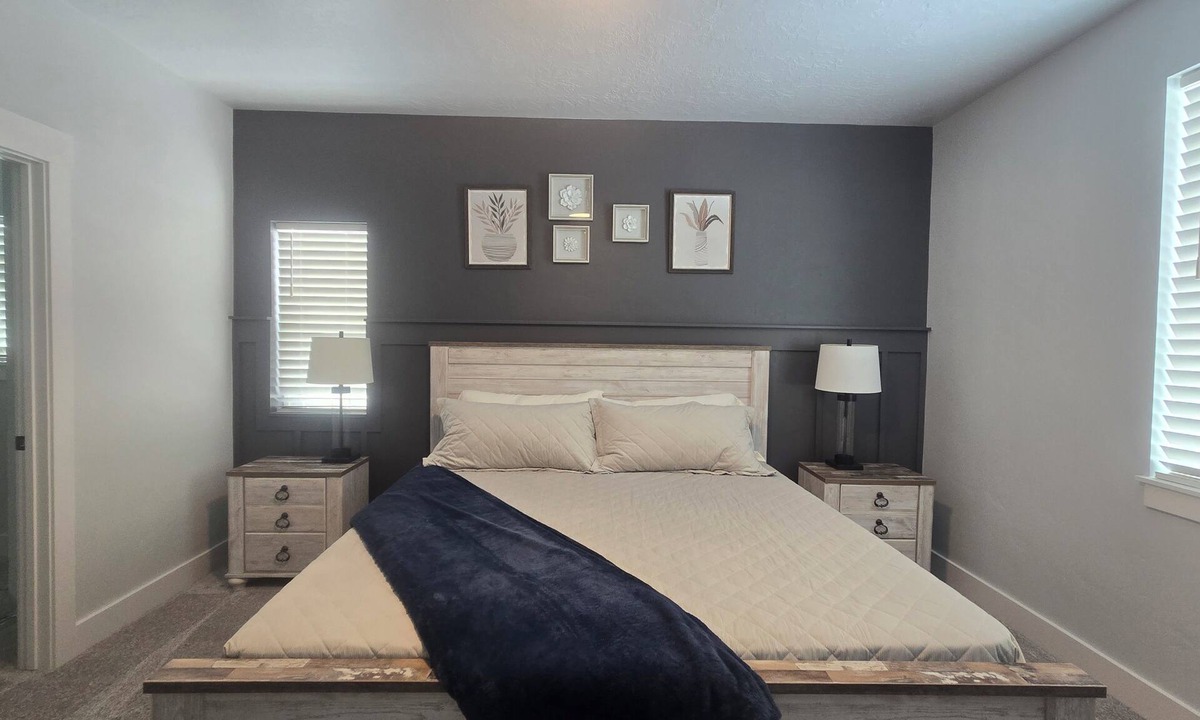 Caldwell House | Charming 3-bedroom house in Caldwell with WiFi and AC.