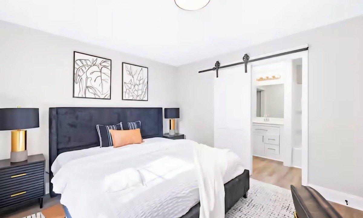 Belmont Historic District House | Charming 3-bedroom house with AC in Belmont