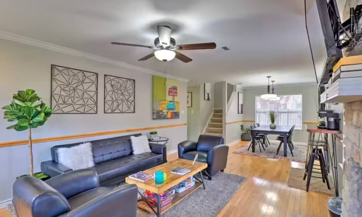 Los Indios House | Charming 3-bedroom house North Austin Abode: Sleeps 9, 10 Mins to Domain!