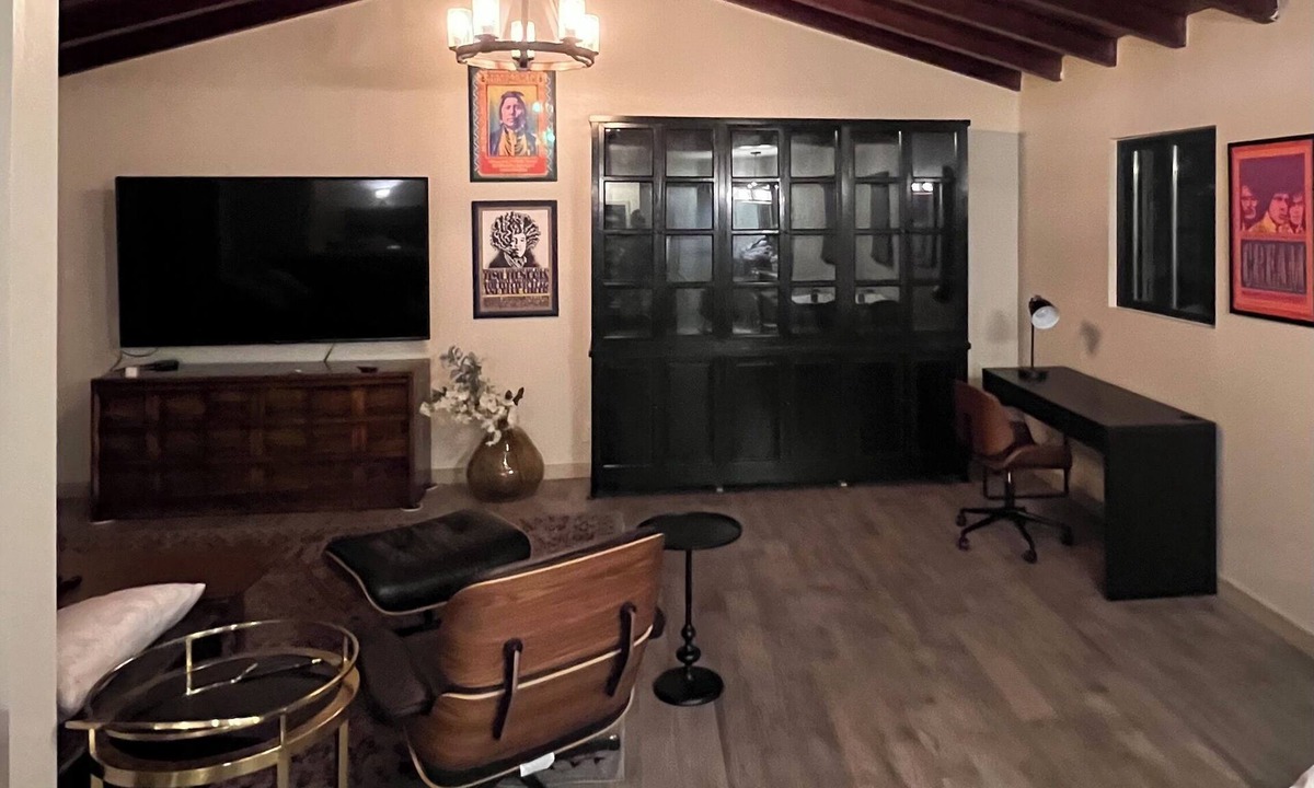 Harbor House | Charming 3-bedroom house with WiFi and AC in Lomita