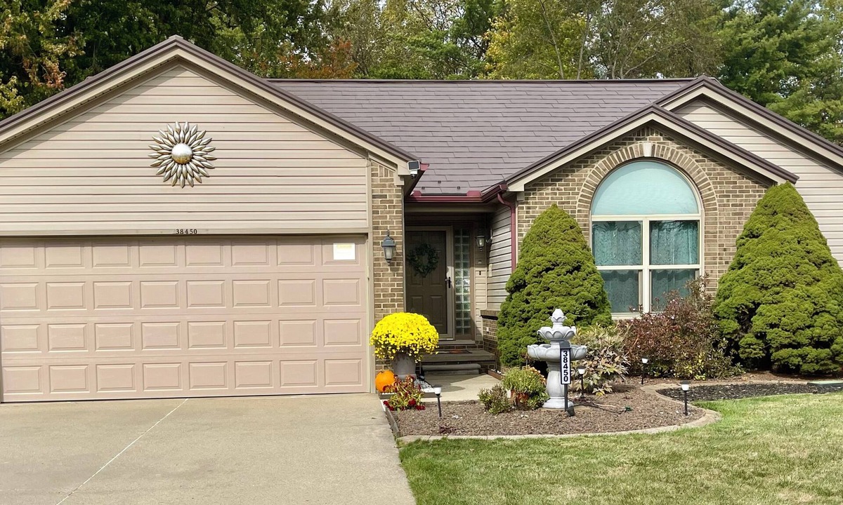Westland House | Charming 3BR house, Spacious Great Room with Fireplace, Jetted Bathtub to relax