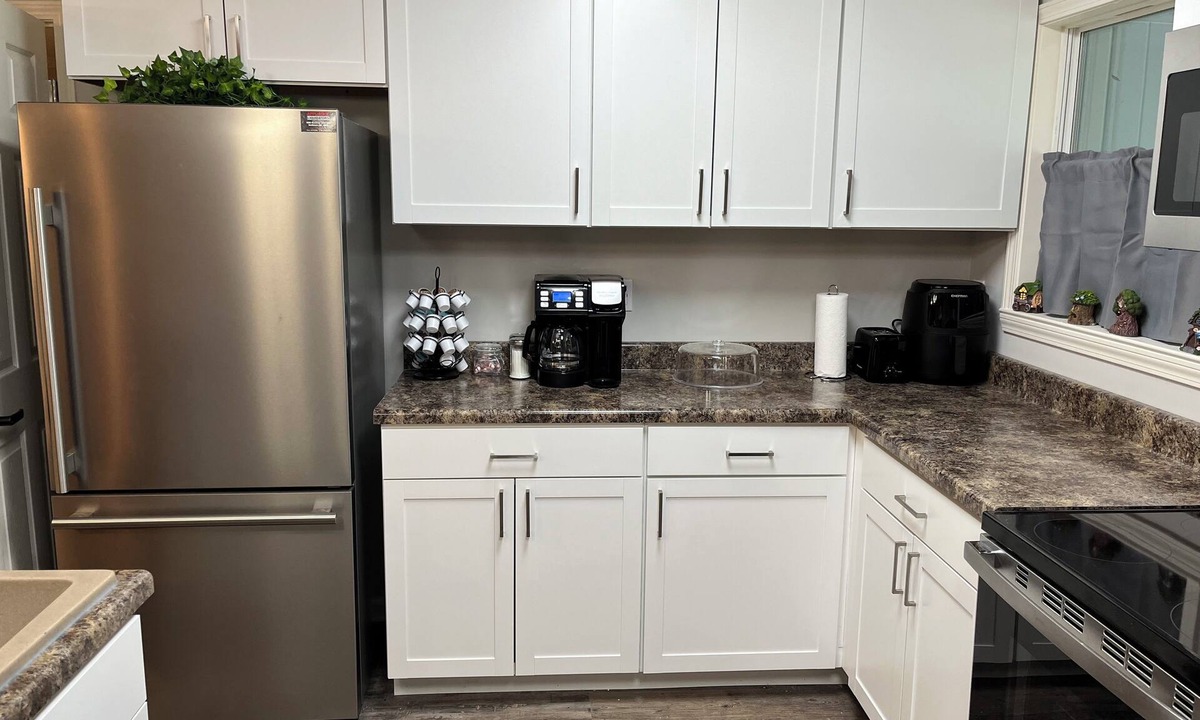 Southaven House | Charming 4BR 2BA Close to Memphis NOT IN Memphis! FULL Kitchen.