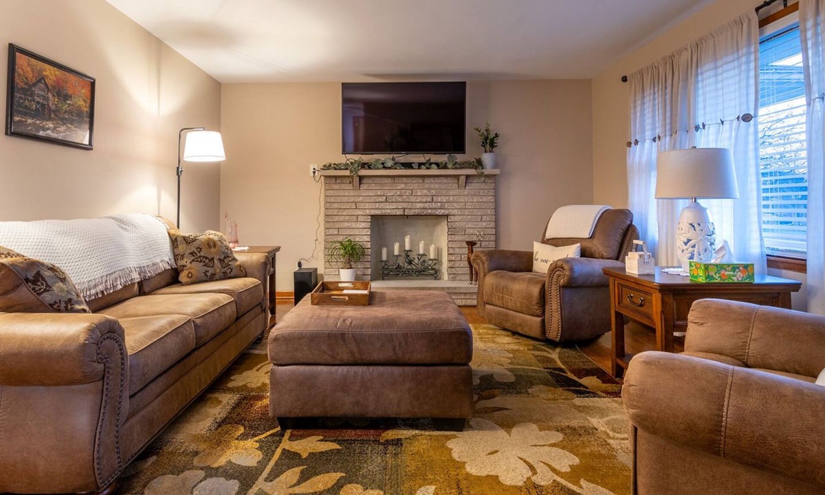 Lancaster House | Charming and Spacious 3 Bedroom Home in Lancaster