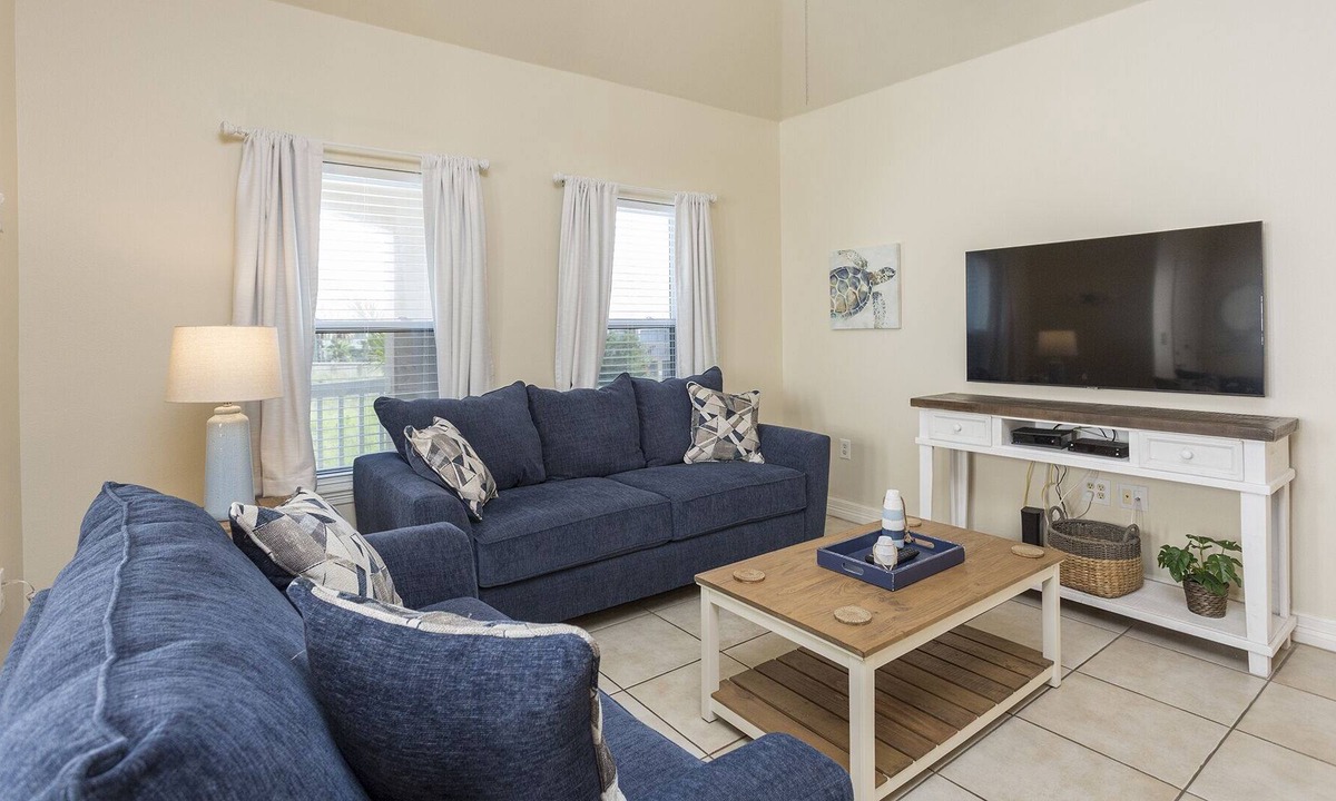 South Padre Island Apartment | Charming Beach Getaway! 2bd/2ba with a pool and just a block from the Beach!
