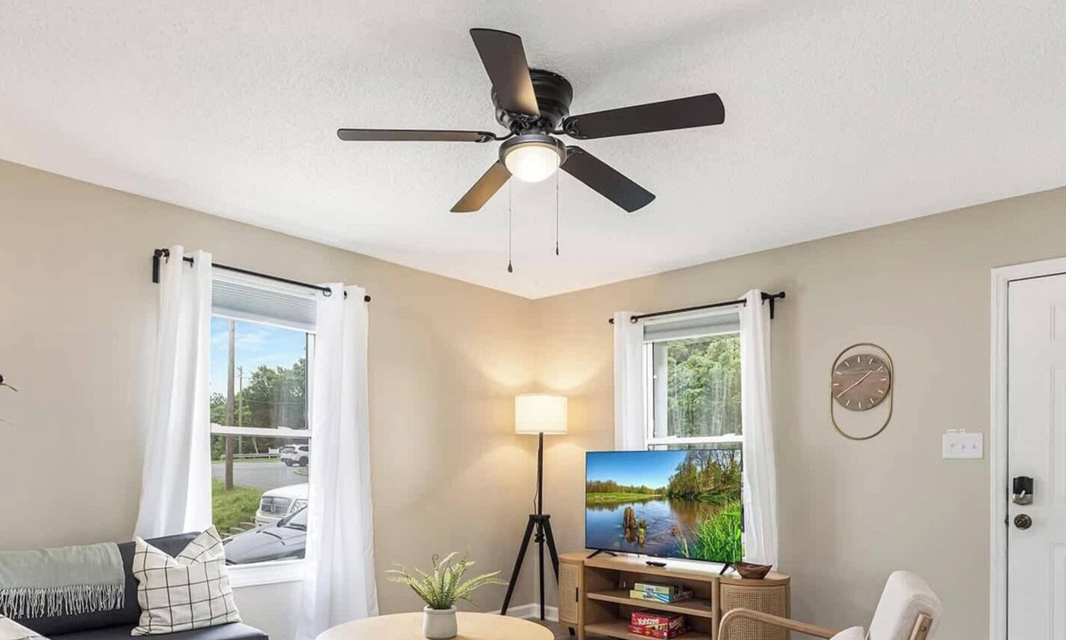Belmont Historic District House | Charming Belmont Bungalow - 5 Min Walk to Downtown
