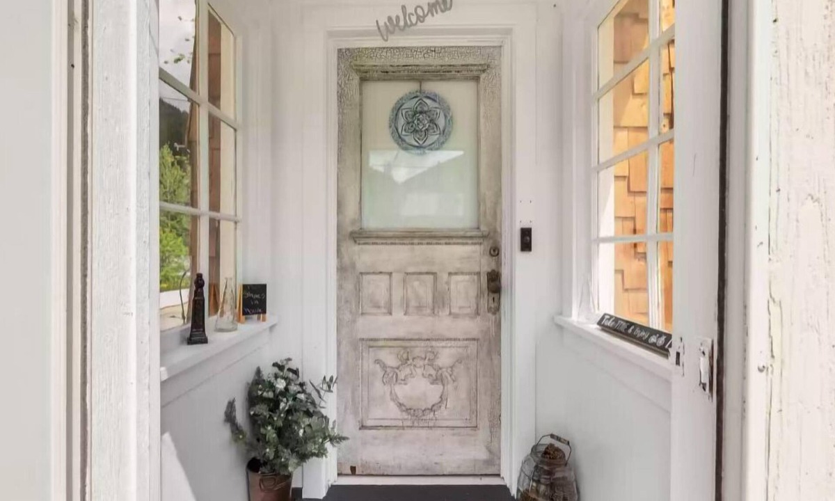 Mullan House | Charming, cozy, vintage house located in the historic Silver Valley.