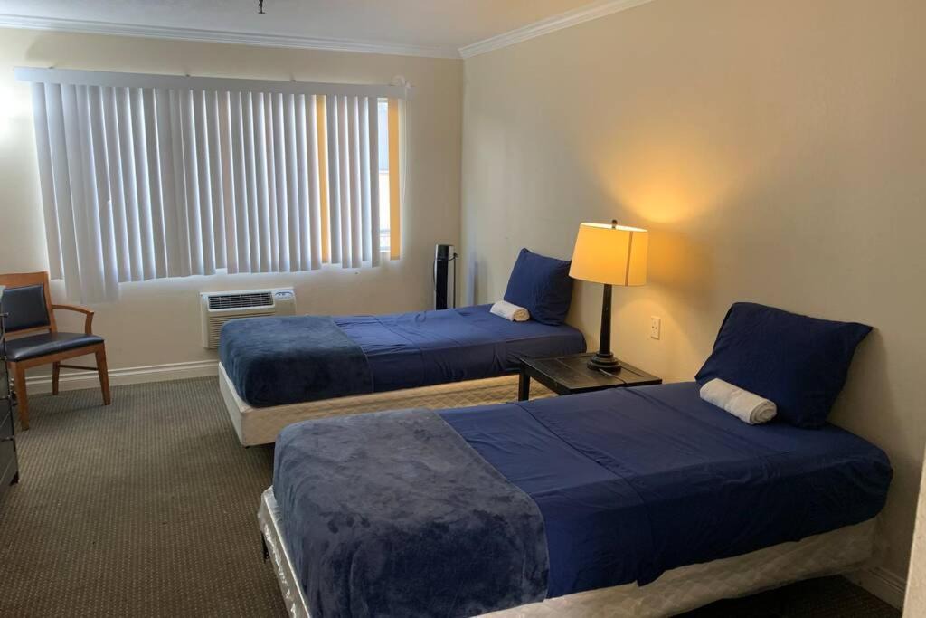 Pico - Robertson Apartment | Charming Double Bed Hotel Style-A10