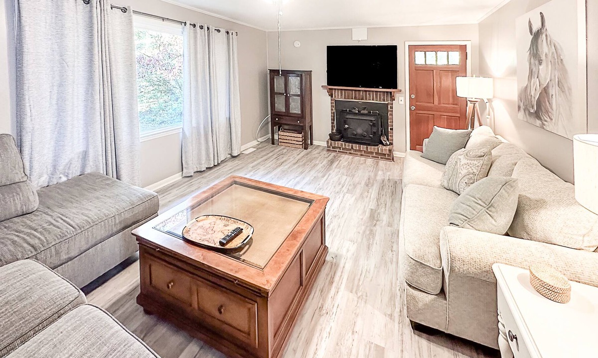 Troy House | Charming farmhouse nestled within the breathtaking Uwharrie National Forest!