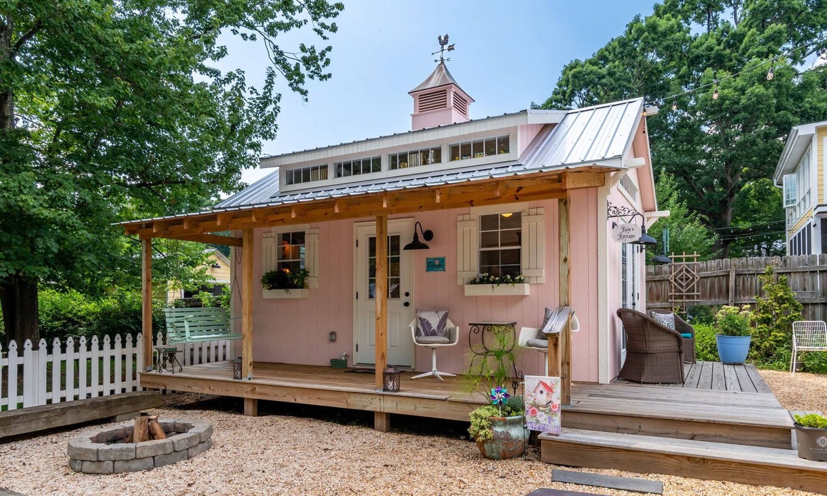 North Chesterfield Cottage | Charming Guesthouse at Historic Bon Air Estate with WiFi, AC