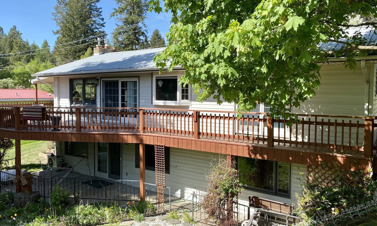 Columbia Falls House | Charming Home walking distance to downtown Columbia Falls & the Flathead River