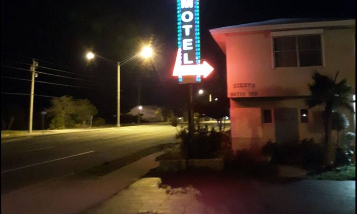 Titusville Hotel | Charming hotel suite with AC and WiFi in delightful Titusville