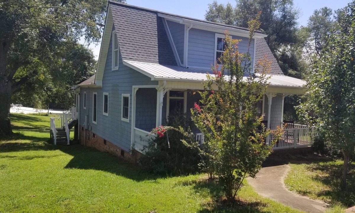 Mooresboro House | Charming House near Gardner Webb