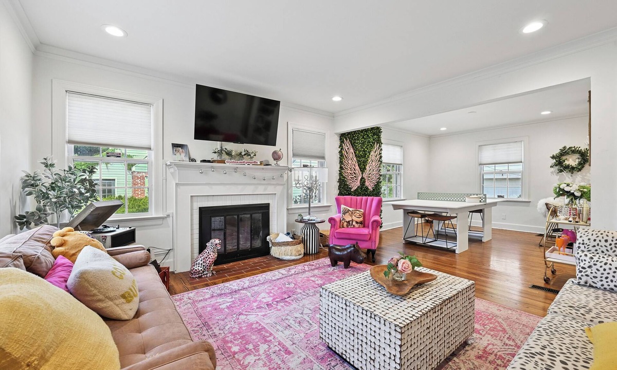 Bryn Mawr House | Charming Instaworthy cottage close to Everything Fun in Tulsa! No Cleaning fee