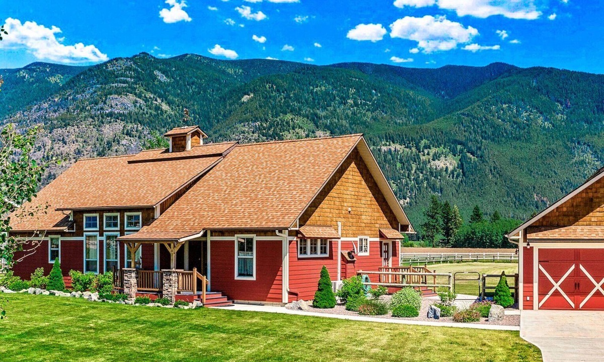 Columbia Falls House | Charming Montana Country Home, Sleeps 7, Hot Tub & Fire Pit w/Mountain Views!