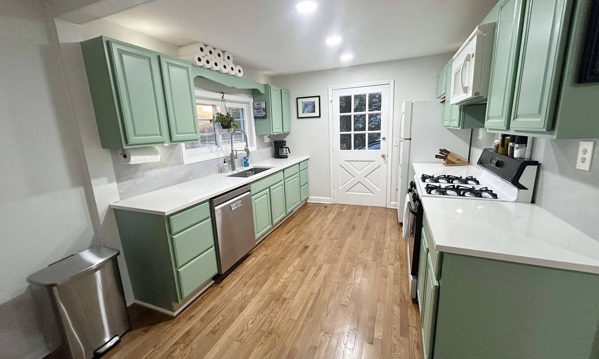 McClellanville House | Charming Newly Renovated House in McClellanville