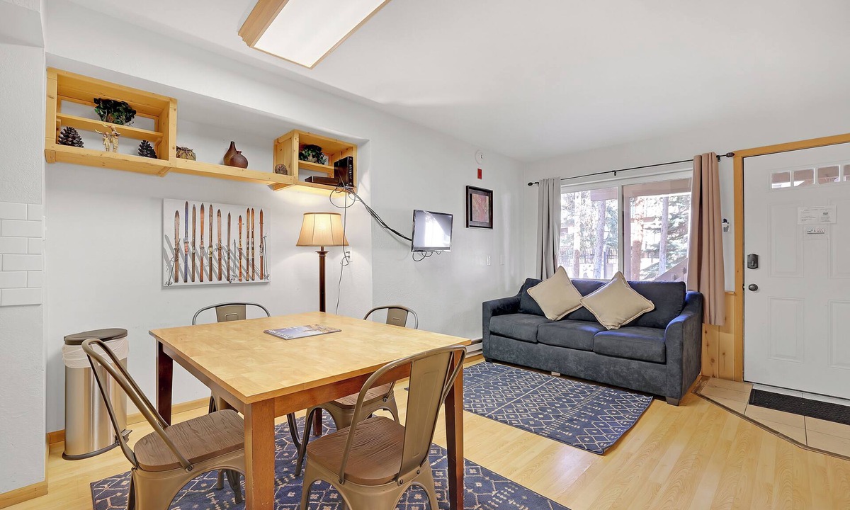 Four O'Clock Condo | Charming One-Bedroom. Walk to Town, Near Hiking/Biking l wp33b