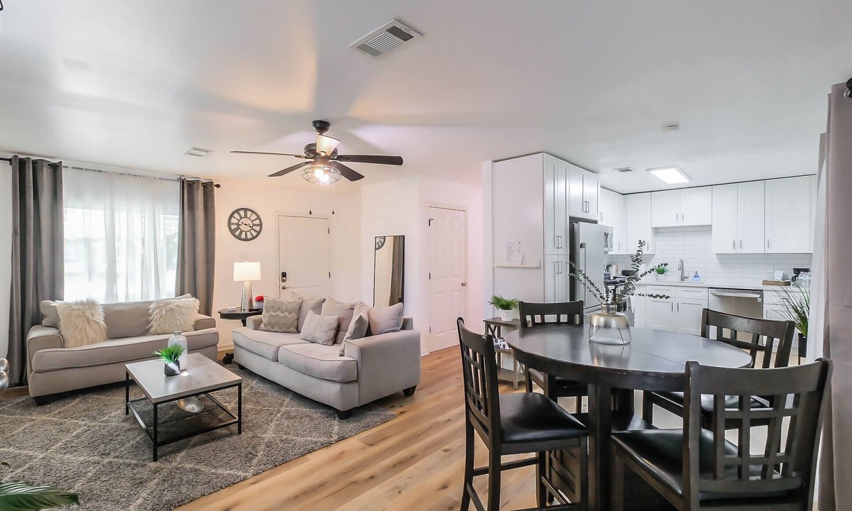 Kempwood House | Charming private home sleeps 6 in Spring Branch with a large fenced yard, fast WiFi, smart TVs, and ample parking—easy access to the Heights & Downtown. Includes a primary king ensuite for added privacy.