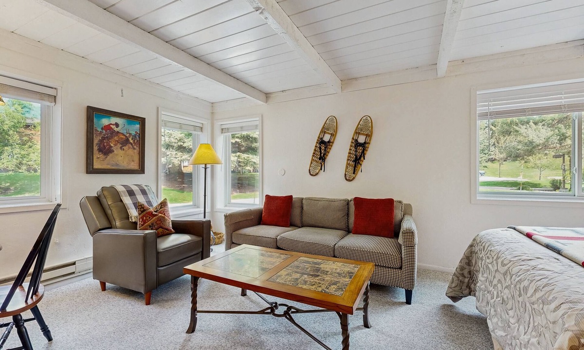 Elkhorn Apartment | Charming, ski-themed studio w/free WiFi, full kitchen - near downtown Sun Valley