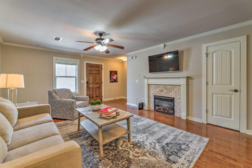 Johnson House | Charming Springdale Townhome about 5 Mi to Dtwn!