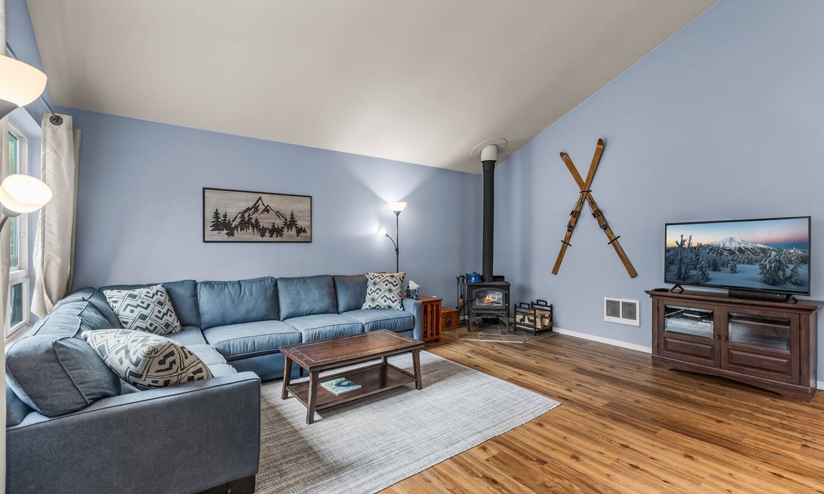 Three Rivers House | Charming Sunriver Cabin With Deschutes River Access and Proximity to Cascade Lak