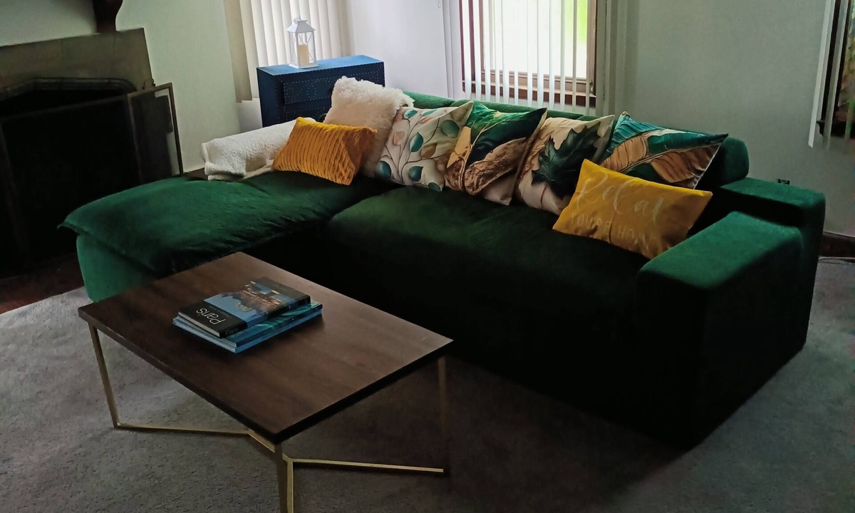 Grosse Pointe Apartment | Charming Upper Flat 10 mins from Downtown Det-10 mins from Nautical Mile