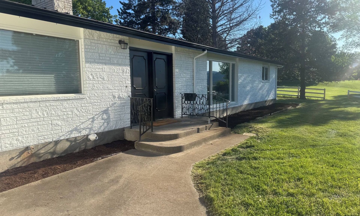 Missoula House | Charming Vintage Rambler With Incredible Views!