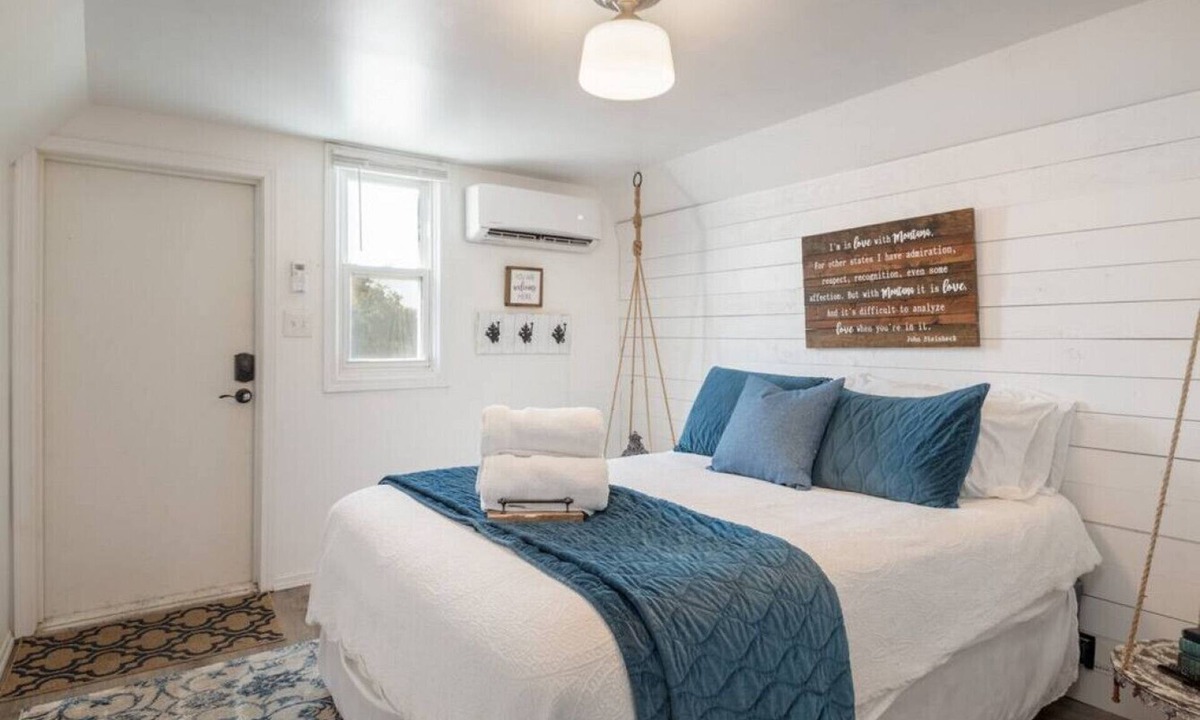 Franklin to the Fort Apartment | Charming Vintage Studio on the Bitterroot Bike Trail