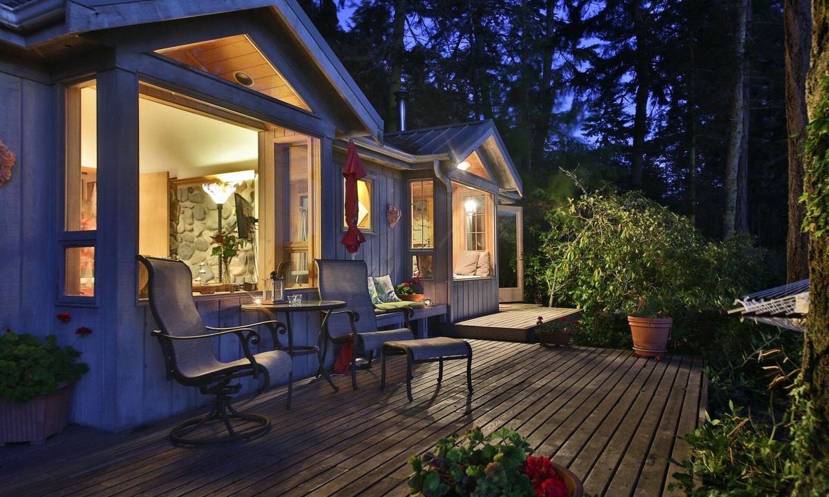 Freeland Cottage | Charming Waterfront Cottage-NO CLEANING FEE-Water, Mountain & Sunset View