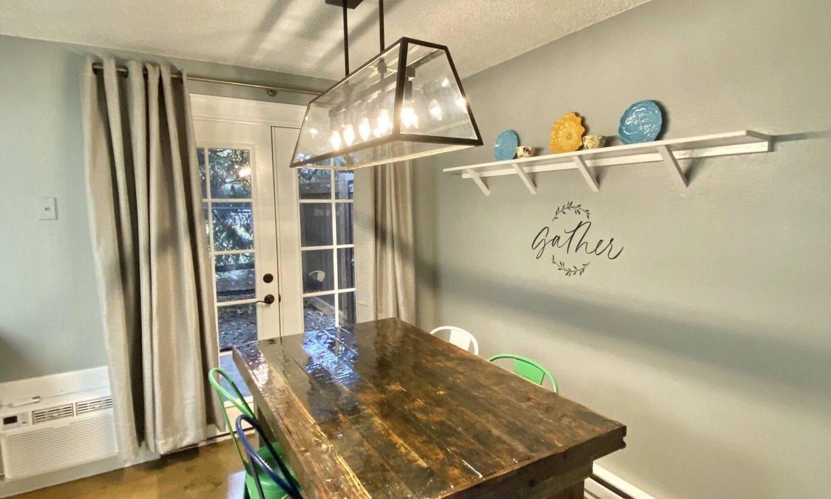 Collister House | Cheerful 2 bedroom Best Value in NW Boise; 10 min to downtown