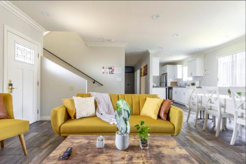 Downtown Los Angeles House | Cheerful 5BR house with parking near USC