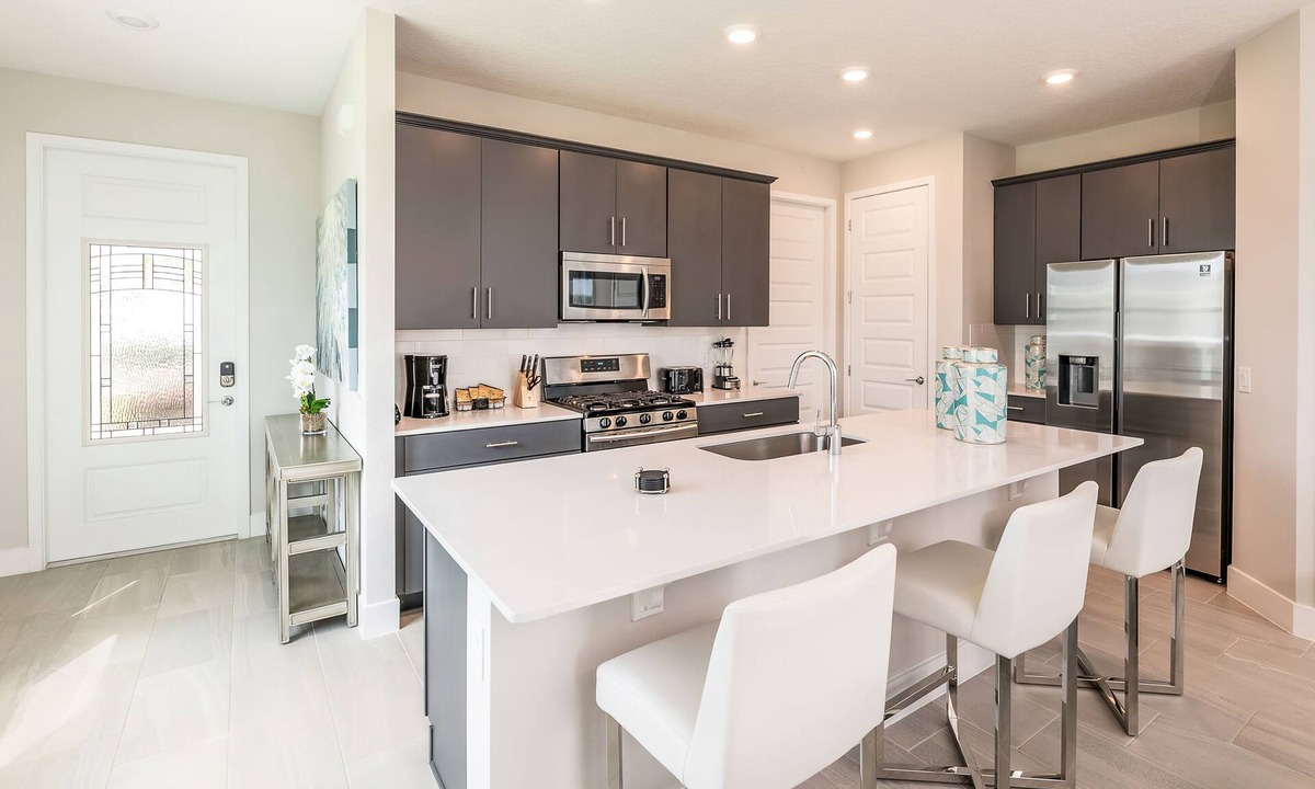 Reunion Hotel | Chic and Cozy Townhouse near Disney with Resort & Waterpark Access - 824DR