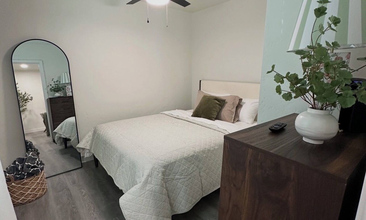 Porterville House | Chic & Cozy Getaway Near Downtown Porterville
