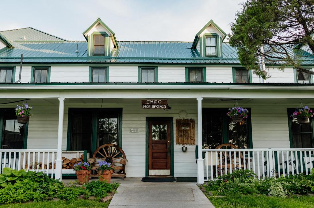 Pray Cabin | Chico Hot Springs Resort