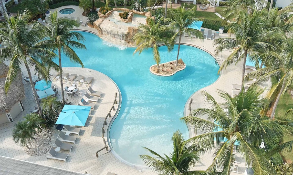 Bonita Shores Condo | CHOSEN BONITA'S FAVORITE with 85" TV and 2 KING BEDS!