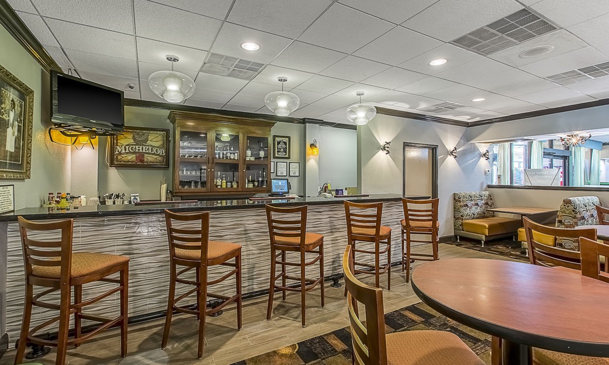 South Carolina Lakes & Blackwater Rivers Hotel | Clarion Inn Columbia Airport