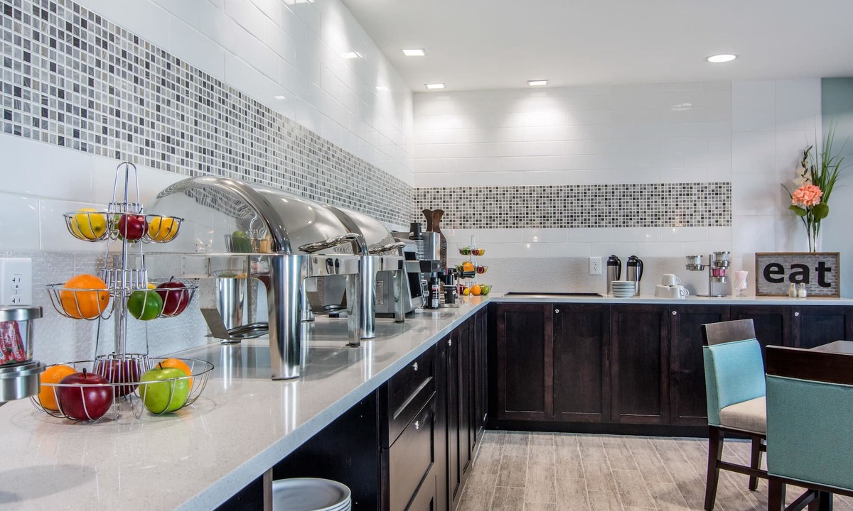 Castleberry Hill Hotel | Clarion Inn & Suites Atlanta Downtown