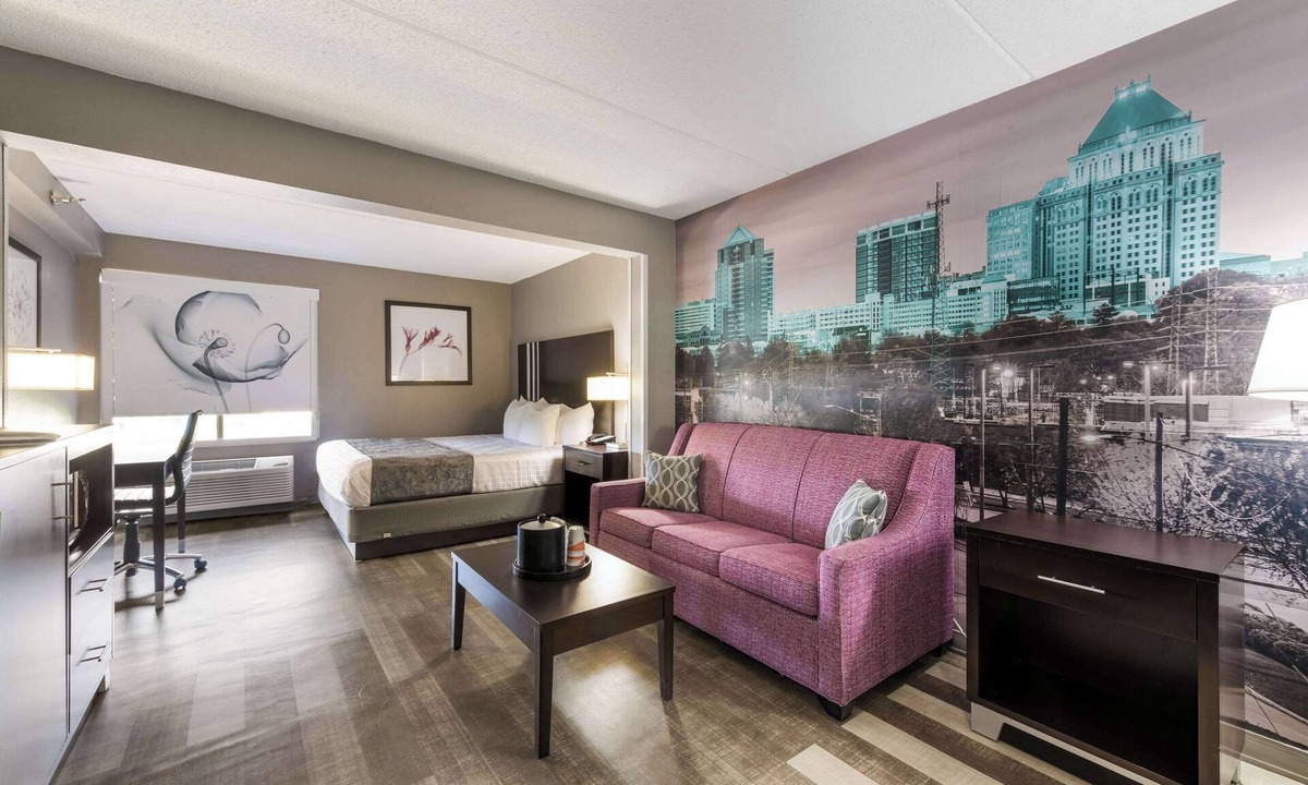 Greensboro Hotel | Clarion Pointe Greensboro Airport