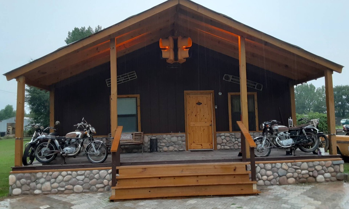 Idabel Cabin | Classic Car Cabin, About 8 miles out of town.nPlease read the description.